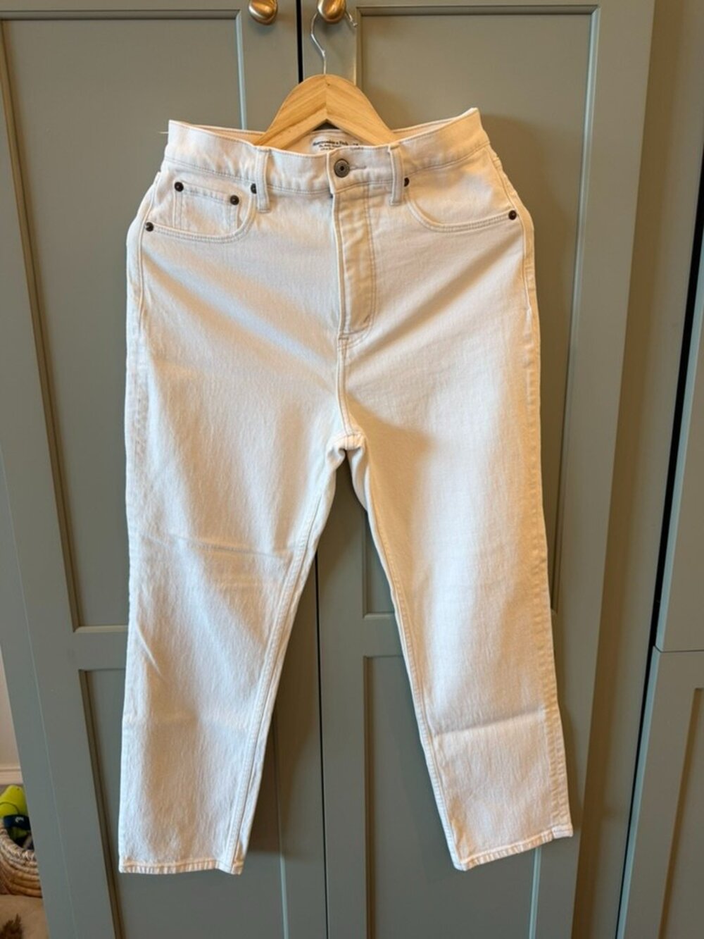 Abercrombie Curve Love White Ankle Straight Ultra High Rise Jeans 28